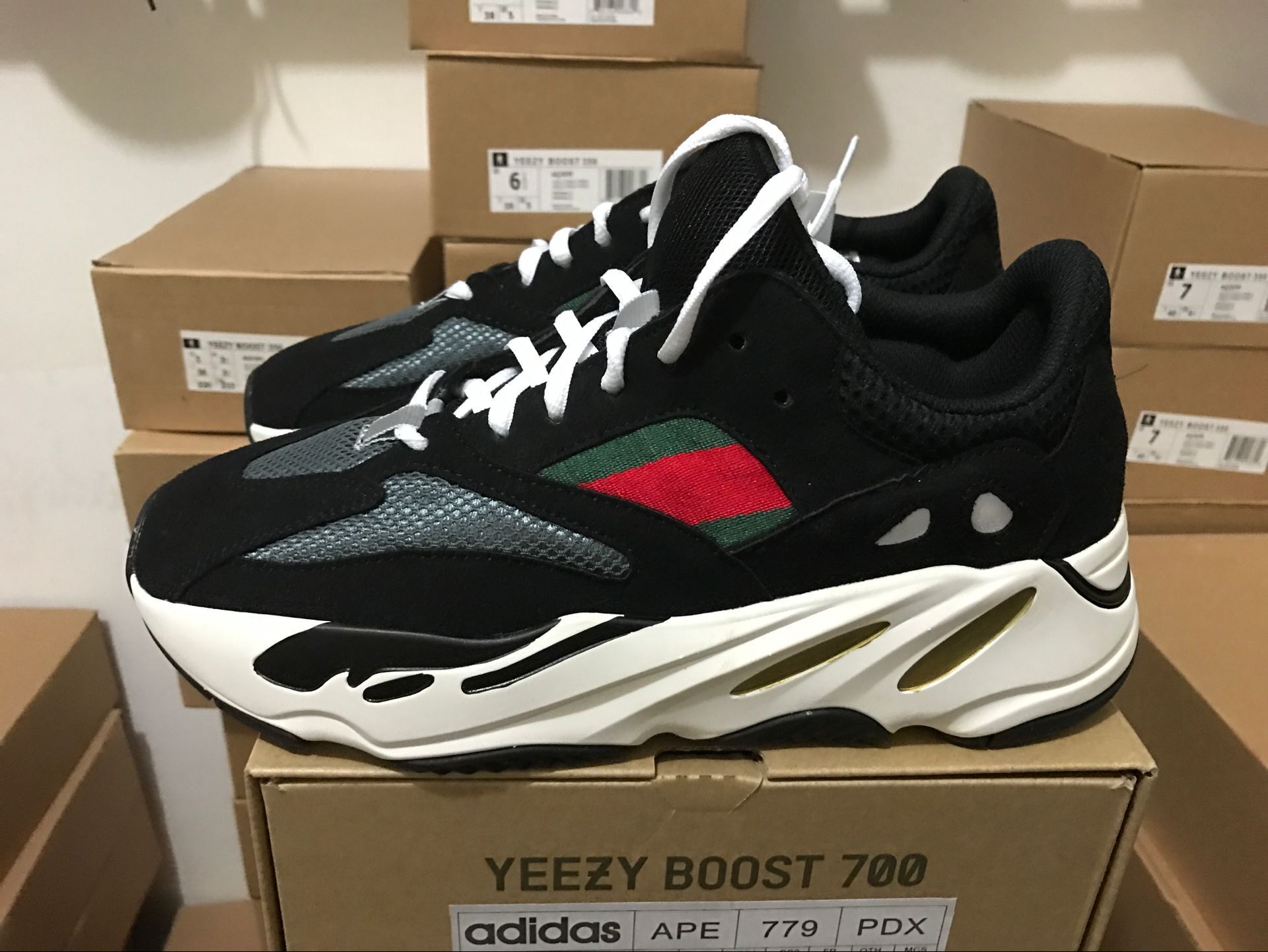 Adidas Yeezy Boost 700 Gucci - SNEAKX