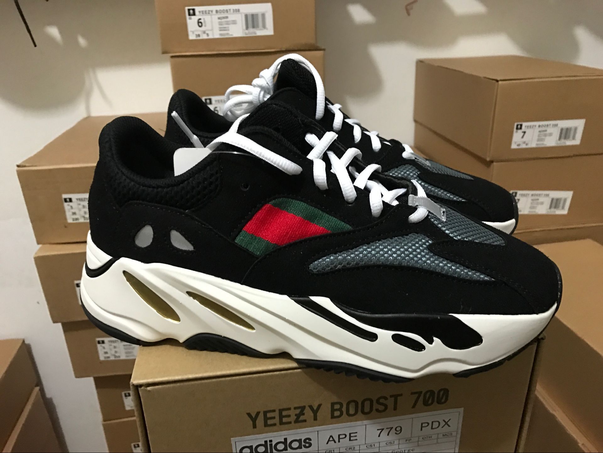 Adidas Yeezy Boost 700 Gucci - SNEAKX